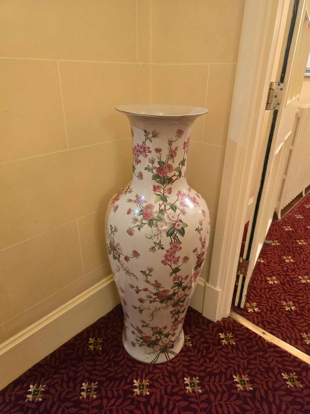 Lot 2076: A Large Chinese Famille Rose Porcelain Floor Vase