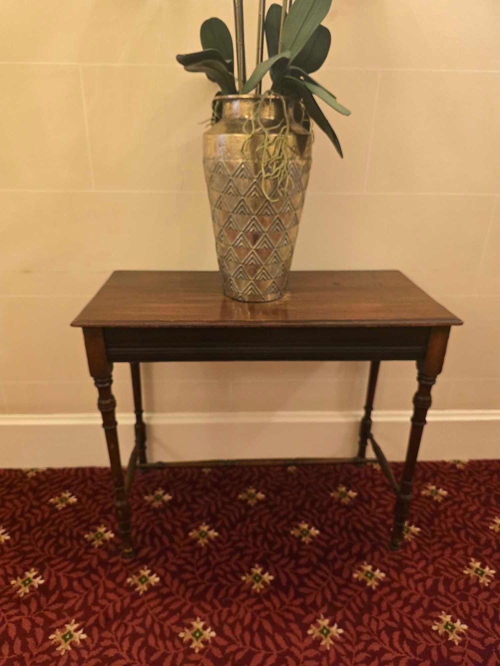 Lot 2078: A Georgian Oak Side Table