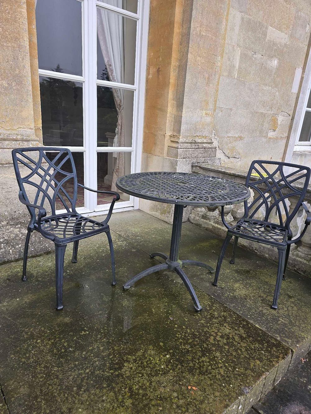 Lot 2092: A Lazy Susan Hannah Three-Piece Cast Aluminum Garden Furniture Set