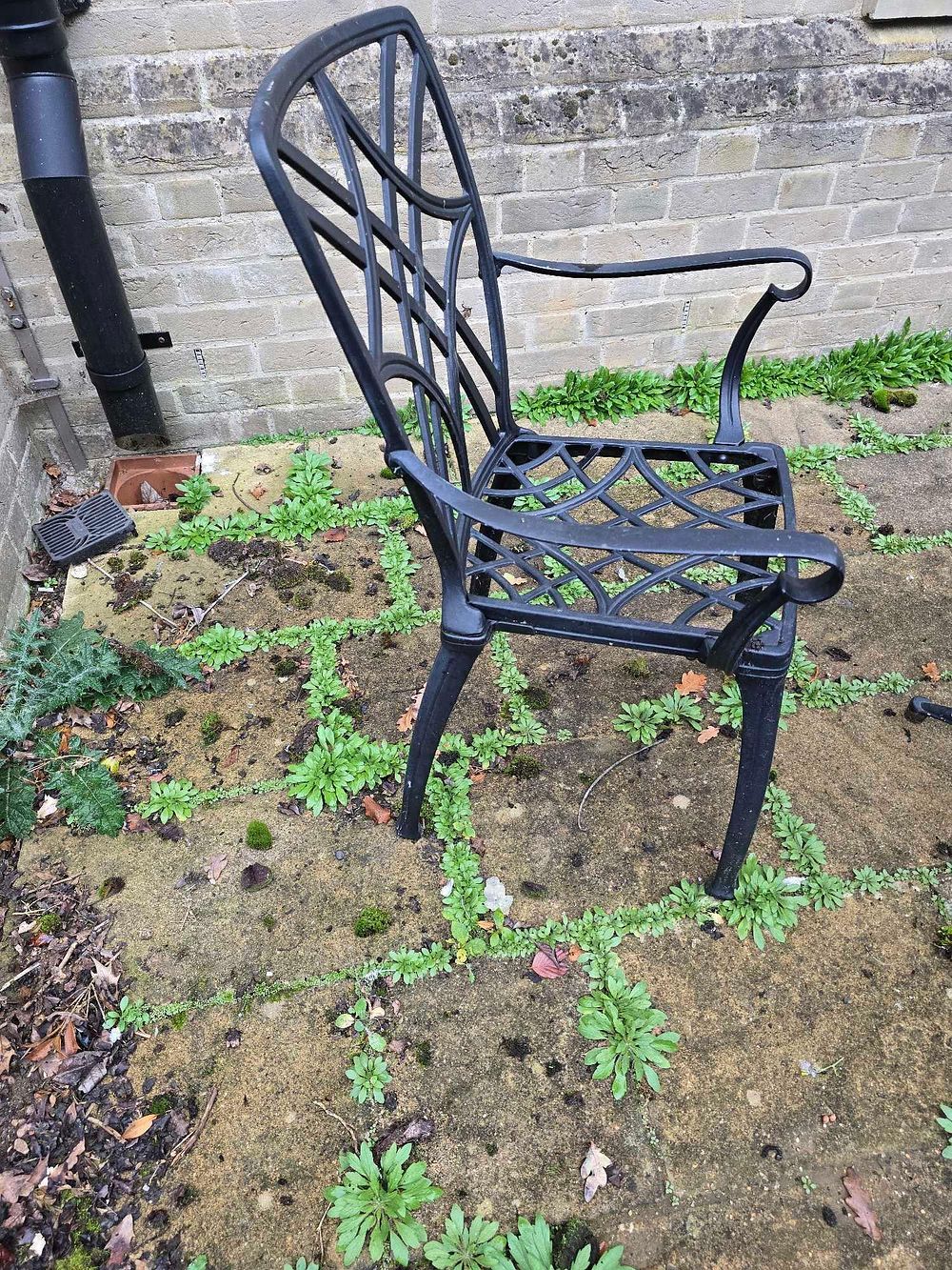Lot 2287: A Three-Piece Cast Aluminum Outdoor Patio Set