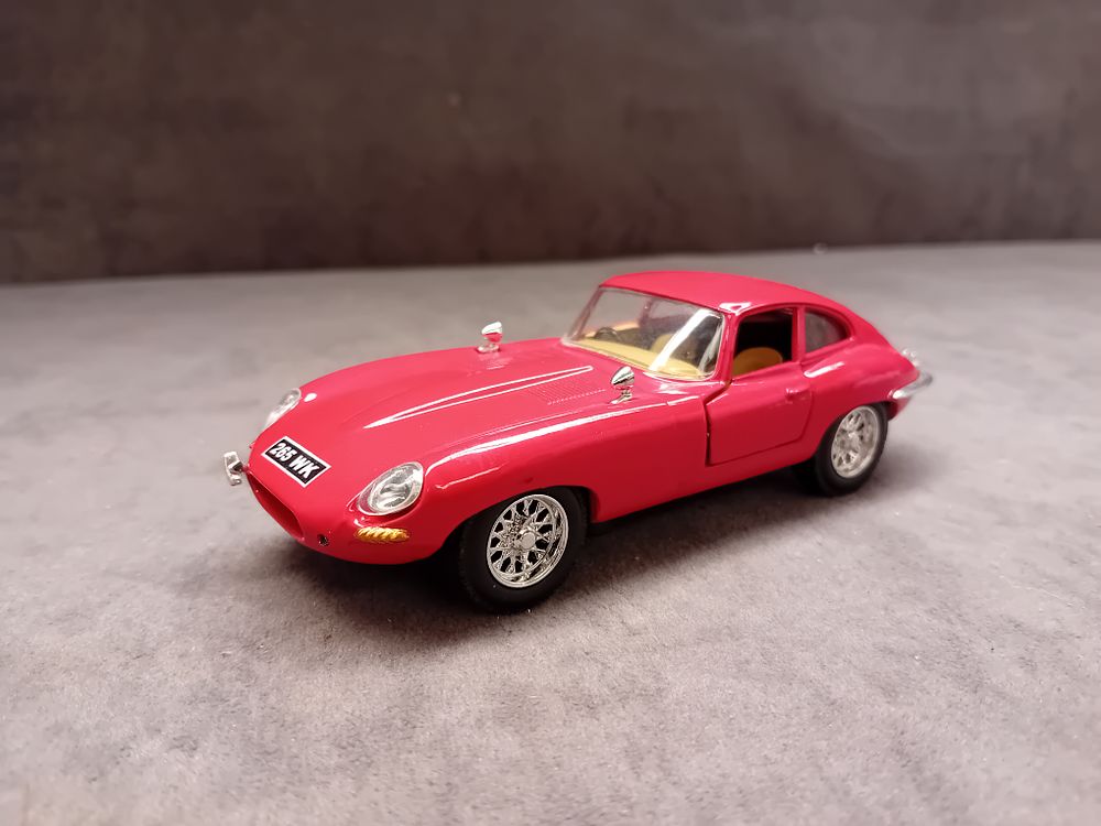 Lot 277: Saico Jaguar E-Type 1/32 scale no box as...