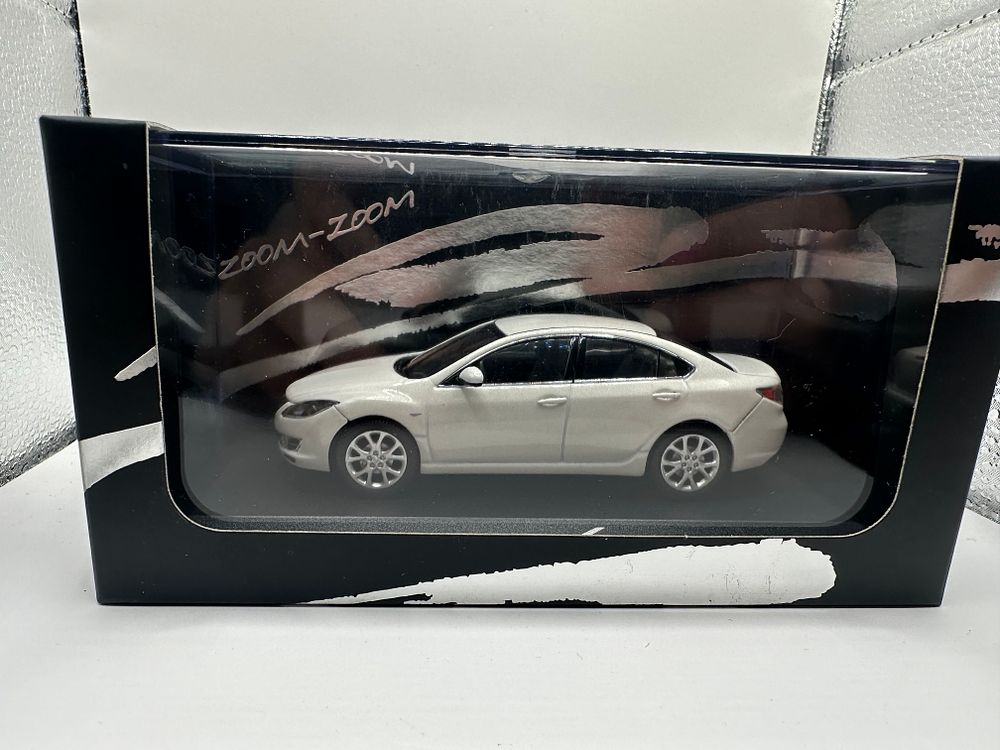 Lot 282: mazda 6 Atenza Sedan diecast 1/18 boxed