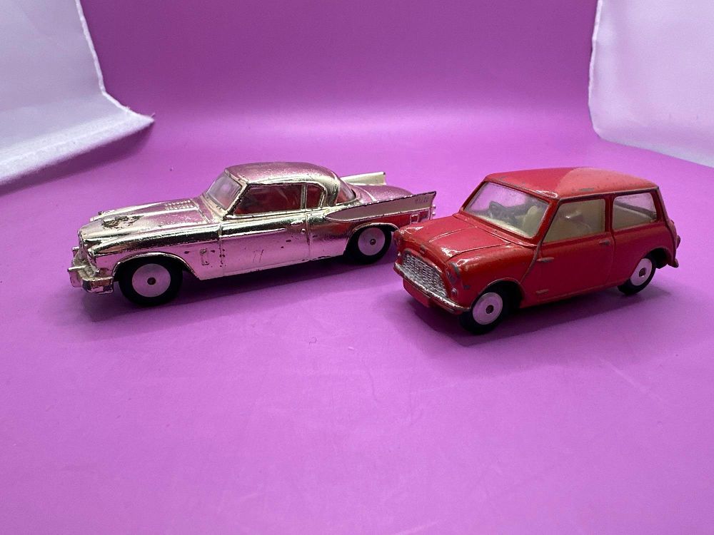 Lot 317: 2 x unboxed Corgi toys Studebaker, Golden Hook,...
