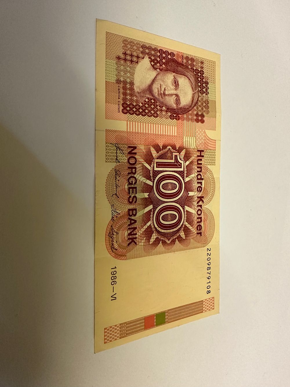 Lot 648: Nice firm Norwegian 100 Kroner 1986, No:2209879108