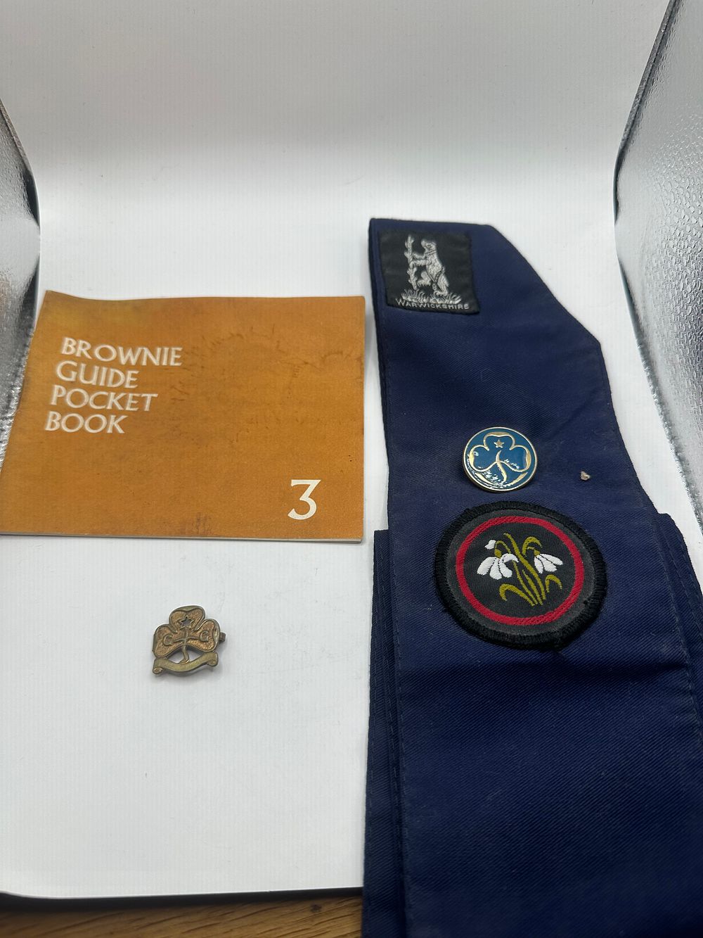 Lot 144: A Collection of Vintage Girl Guides and Brownie Guides Memorabilia, including Warwickshire Badges