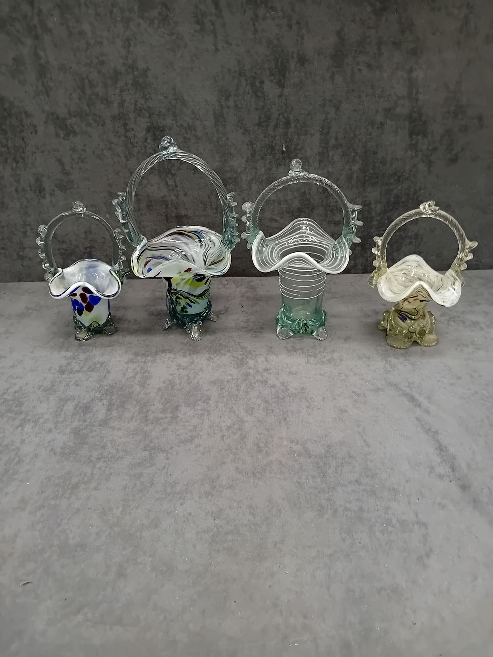 Lot 328: Mixed lot of 4 End of day glass...
