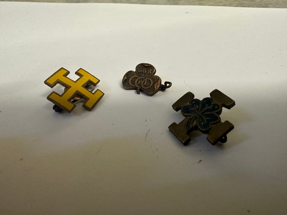 Lot 449: Mixed lot of rare Girl Guides badges from...