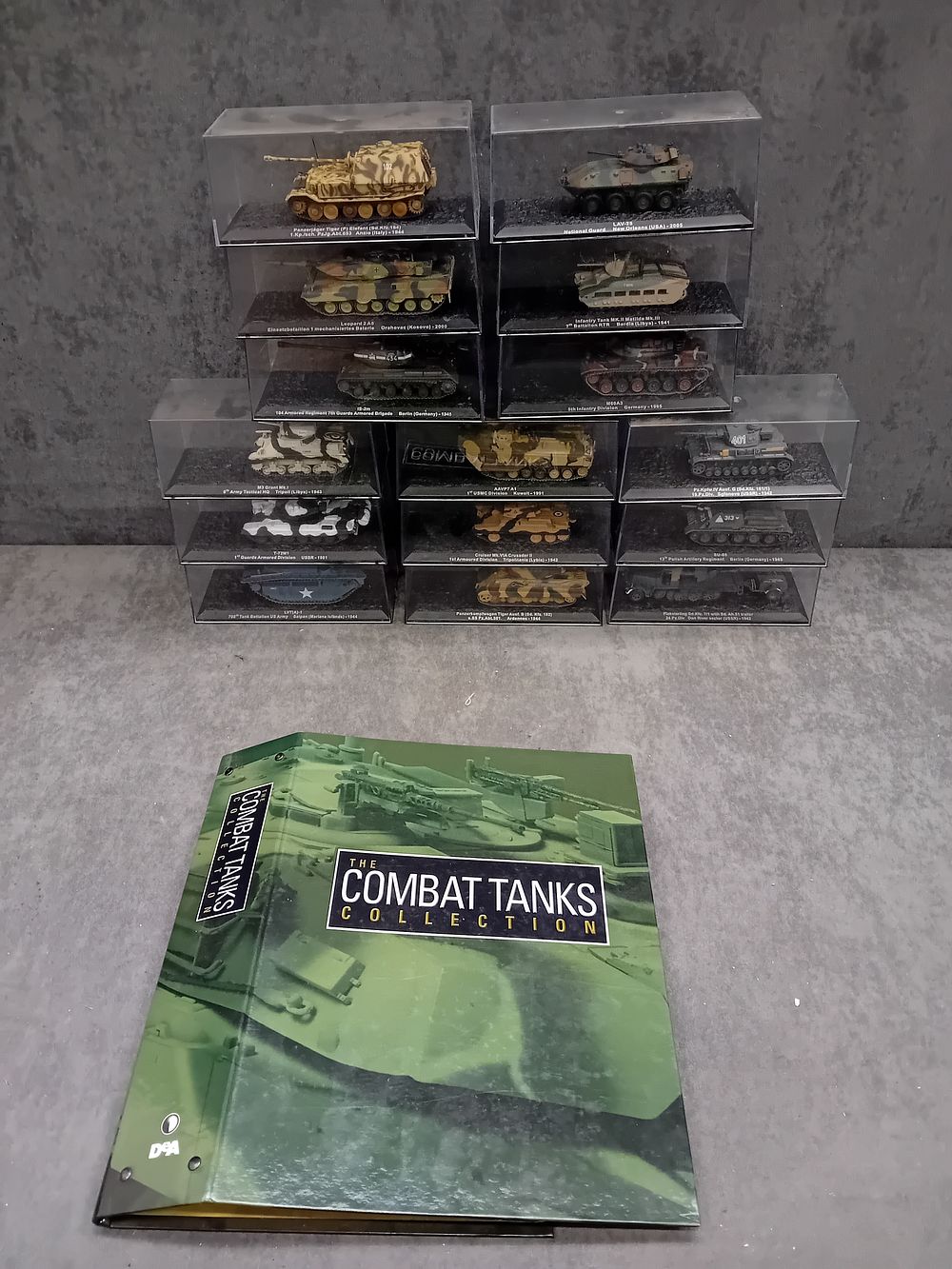 Lot 322: A Collection of Fifteen DeAgostini 'The Combat Tanks Collection' Scale Models