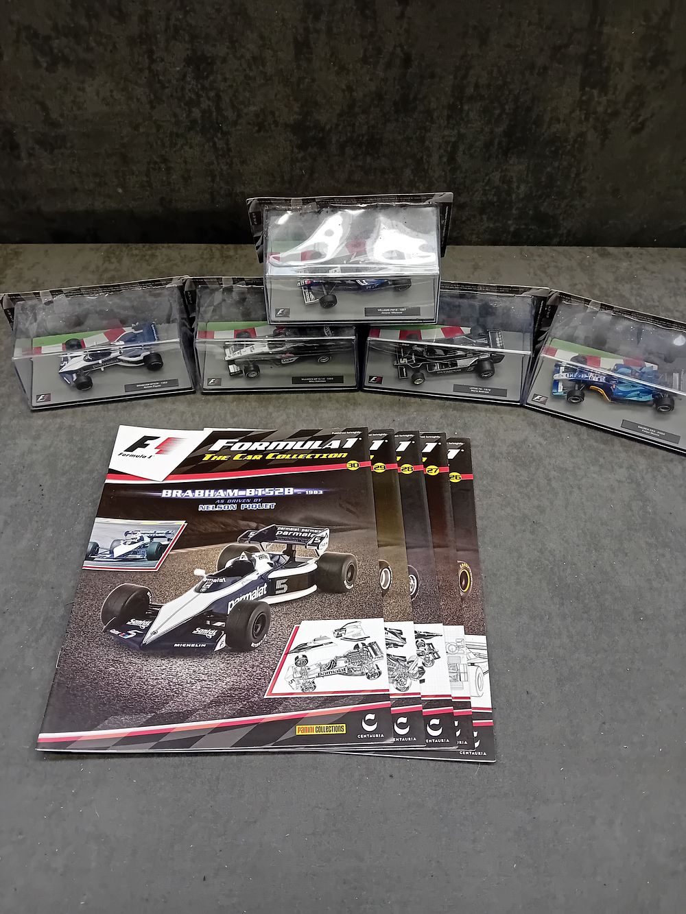 Lot 331: A Collection of Five Formula 1 The Car Collection 1:43 Scale Die-cast Model Cars with Magazines