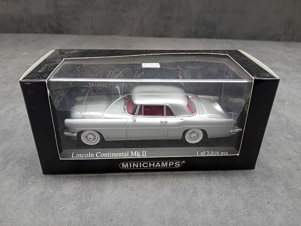 Lot 391: Minichamps 1:43 Scale Diecast Model, 1958 Lincoln Continental Mk.II, Silver