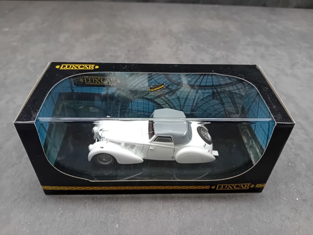 Lot 395: LUXCAR 005 Bugatti 57 SC Aravis 1938 Limited Edition 1:43 Scale Die-Cast Model Car