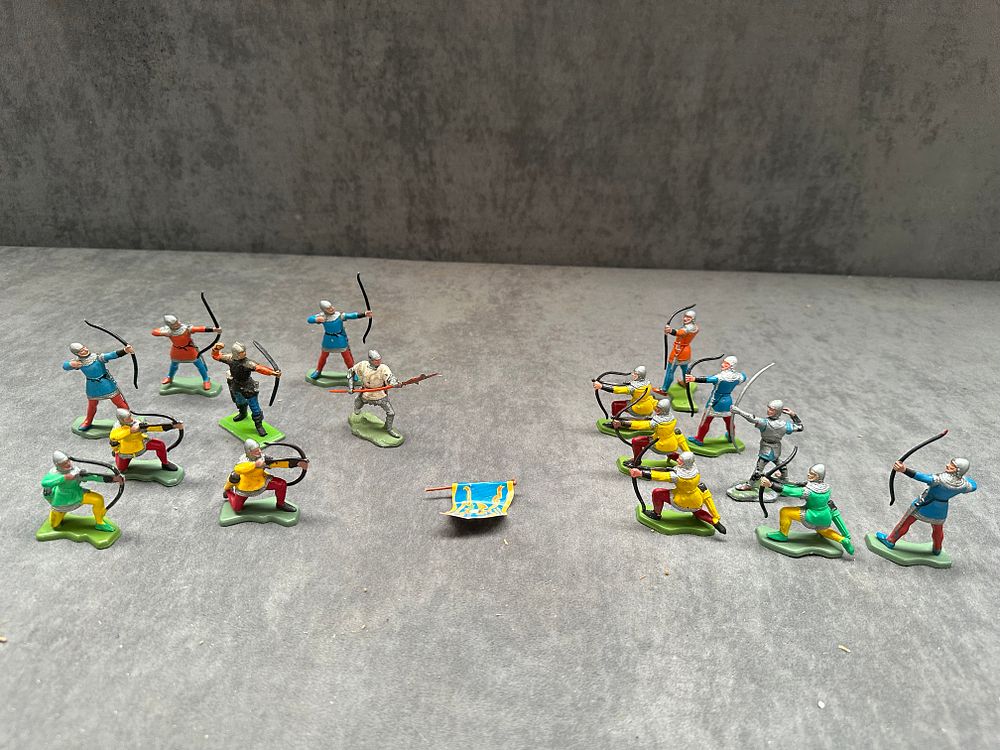 Lot 209: Mixed lot of Brittans Knights / Archers and...