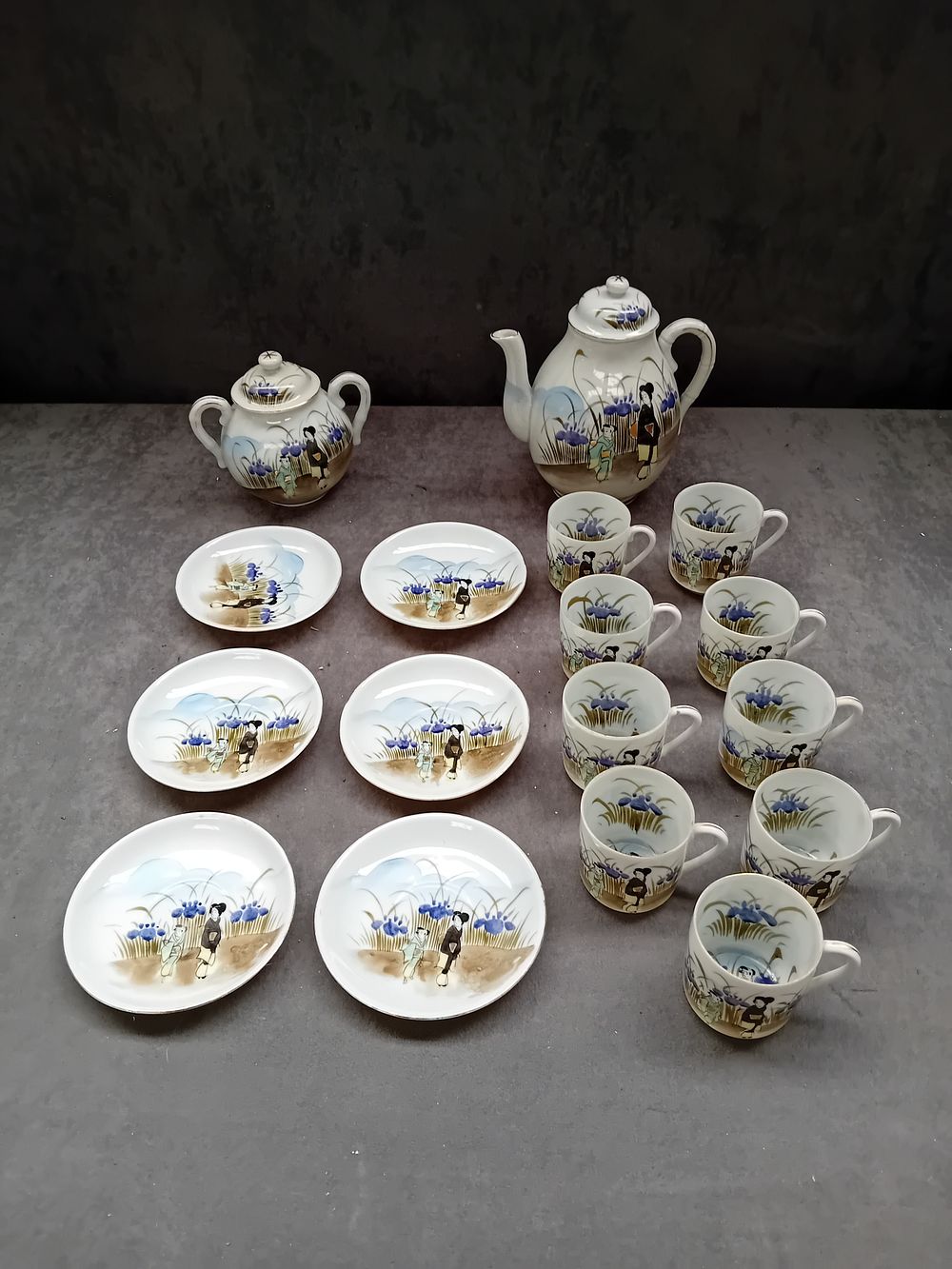 Lot 469: A Twenty-Piece Vintage Japanese Kutani Porcelain Tea Set with Geisha Lithophane