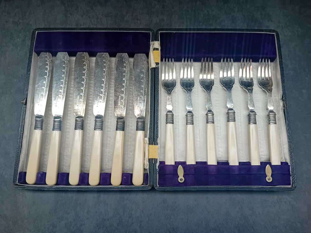 Lot 472: Walker and Hall Electro Plated Fish Knives and...
