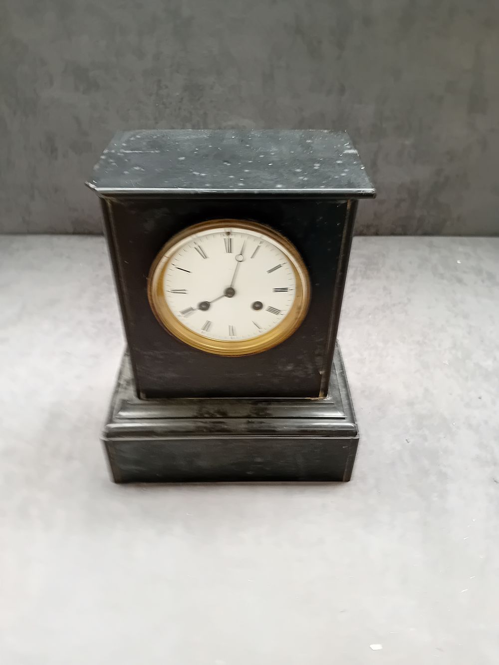 Lot 513: Black marble Mantle Clock as pictured