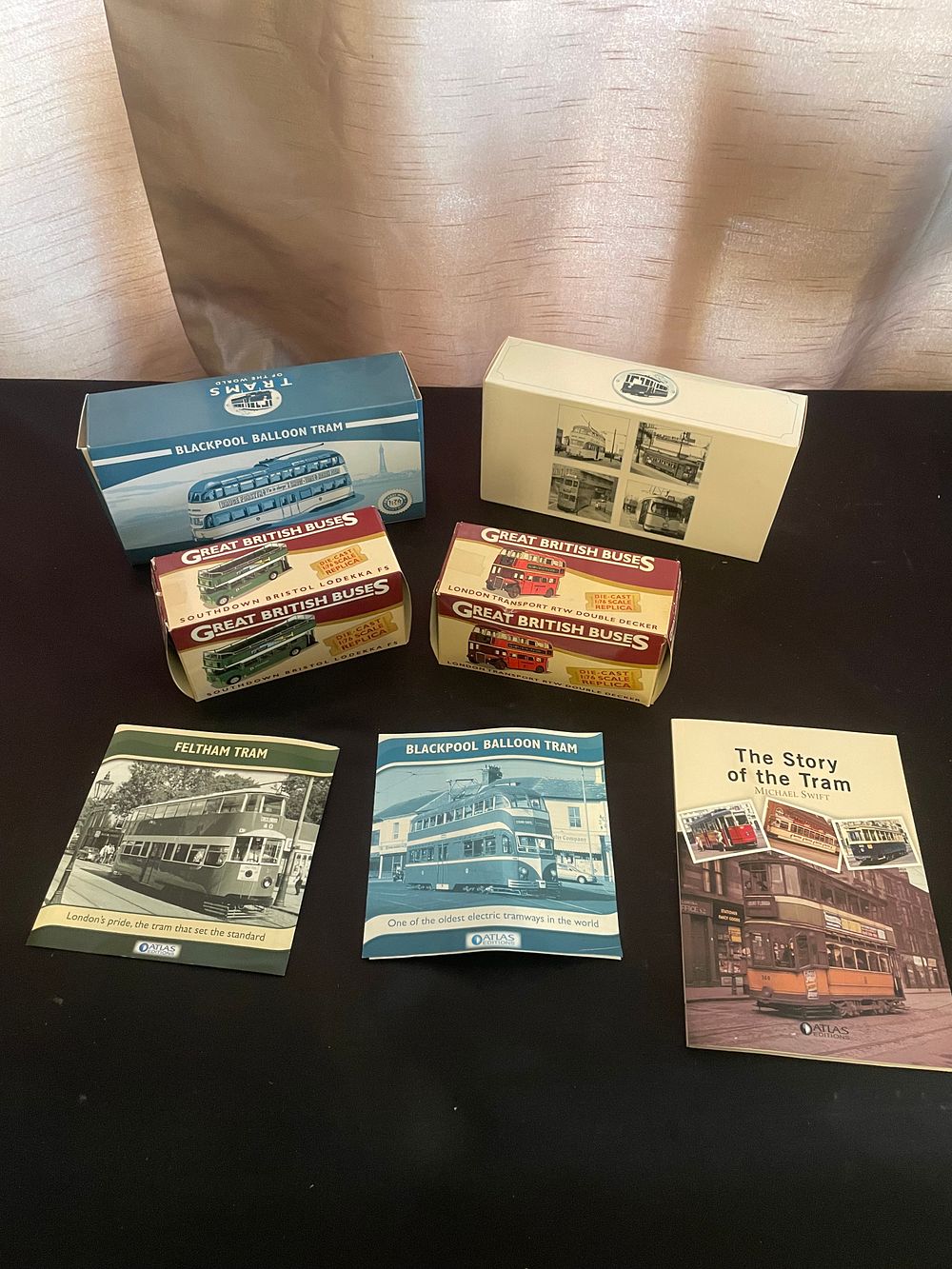 Lot 422: A Group of Four Atlas Die-Cast Model Trams and Buses from the 'Great British Buses' and 'Blackpool Balloon Tram' Series
