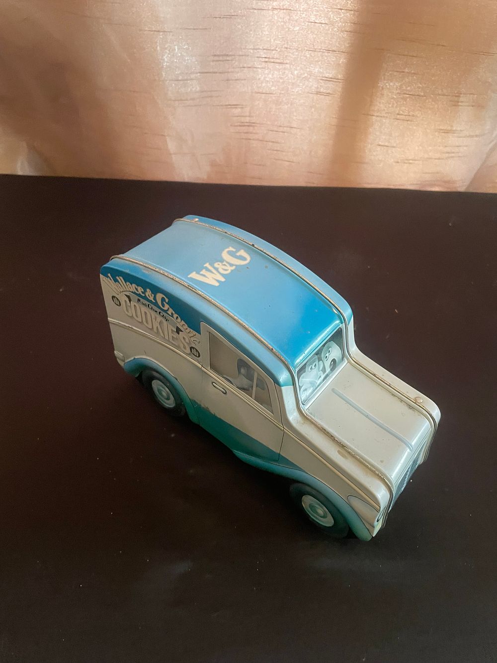 Lot 518: A Wallace & Gromit Mini Choc Chip Cookie Van Tin, by Aardman, 2010