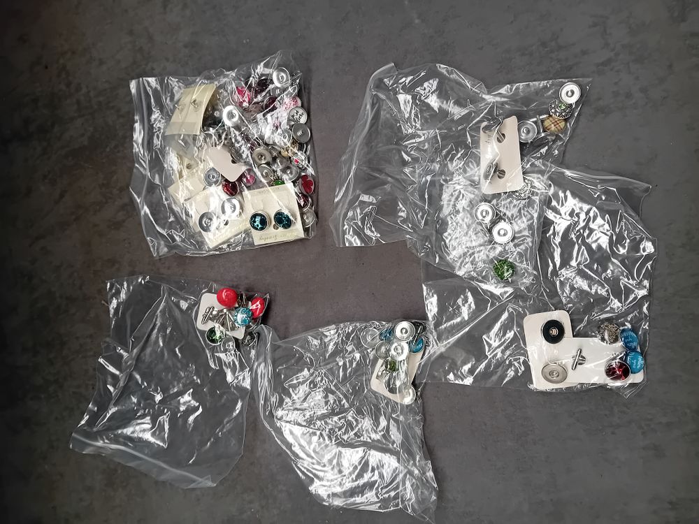 Lot 521: A Collection of Five Bags of Assorted Interchangeable Snap Button Jewelry Components