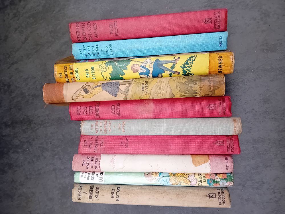 Lot 559: A Collection of 10 Enid Blyton Hardback Childrens Novels