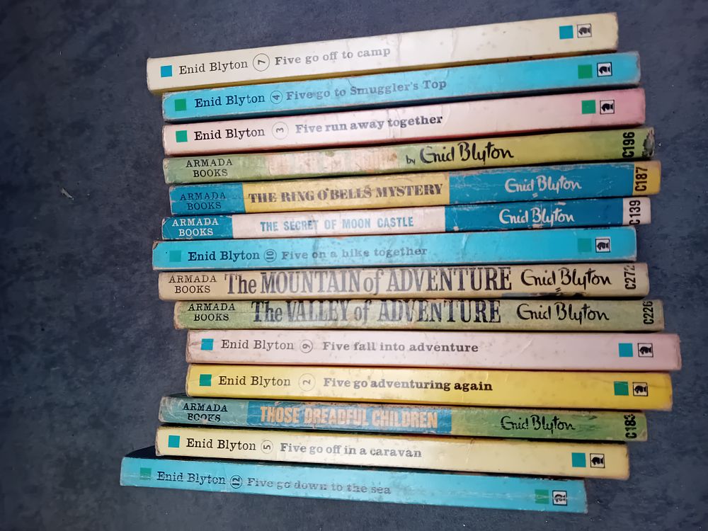 Lot 560: A Collection of 14 Enid Blyton Armada Paperback Books, Famous Five and Adventure Series