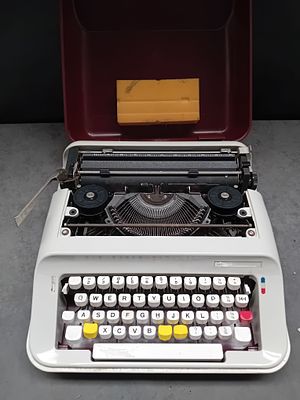 Vintage Underwood Portable Manual Typewriter Model 319 or 378. A vintage portable manual 