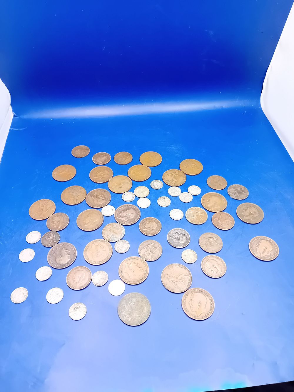 Lot 659: A Collection of British Commonwealth and Australian Copper and Silver Coins