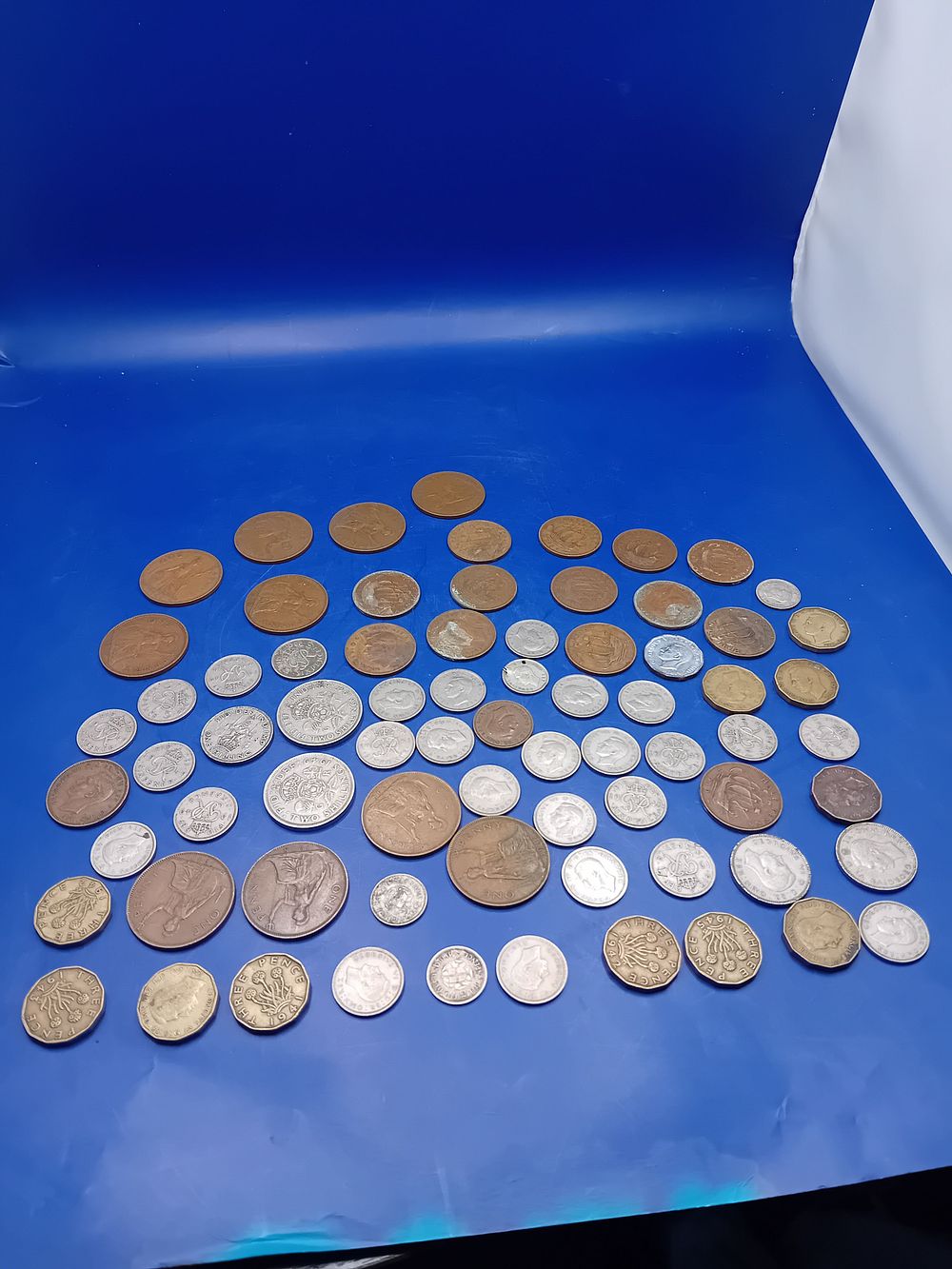Lot 660: A Collection of British and Commonwealth Pre-Decimal Circulating Coins