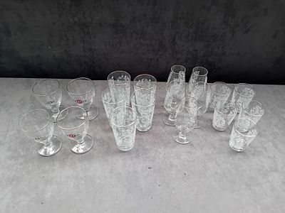 A Collection of 20 Tiffin Etched Crystal and Branded Martini Barware Glasses. A collection of 20 