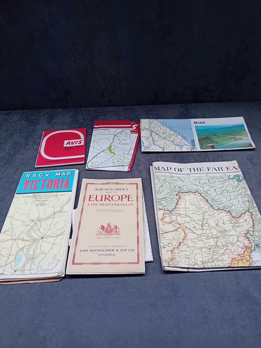 Lot 441: Mixed lot of vintage tour maps from around...