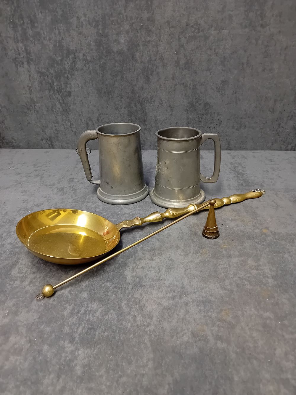 Lot 798: Mixed lot containing brass and 2 stines as...