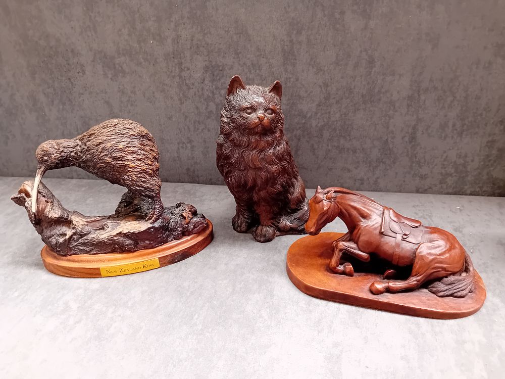 Lot 214: Mixed Lot of 3 Resin / Cast Animals....