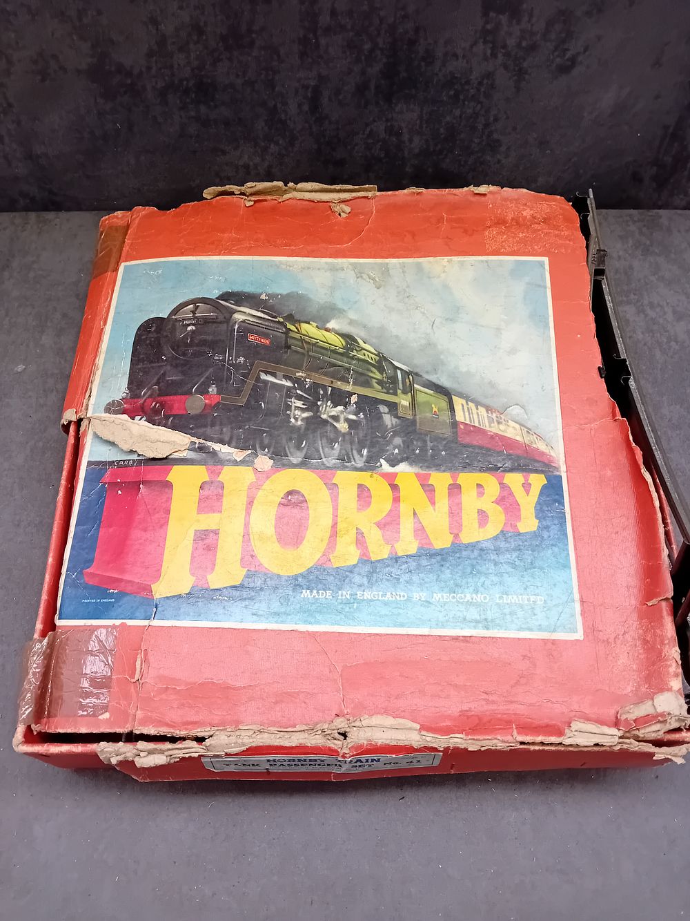 Lot 656: Hornby Gauge O Clockwork Tank Passenger Set No. 41