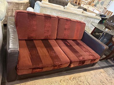 Vintage striped sofa in high quality buffalo leather The cushions, both back and seat, have a 