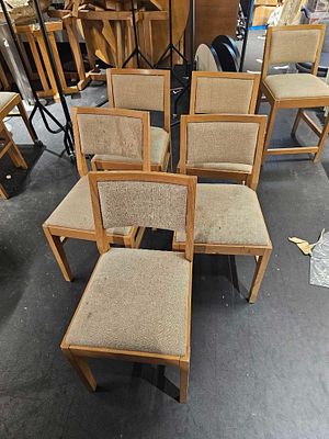 Set of 5 Oak-Framed Bridgewater Dining Chairs This is a set of five elegant and understated 