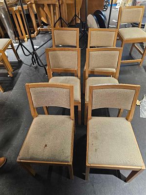 Set of 6 Oak-Framed Bridgewater Dining Chairs This is a set of five elegant and understated 