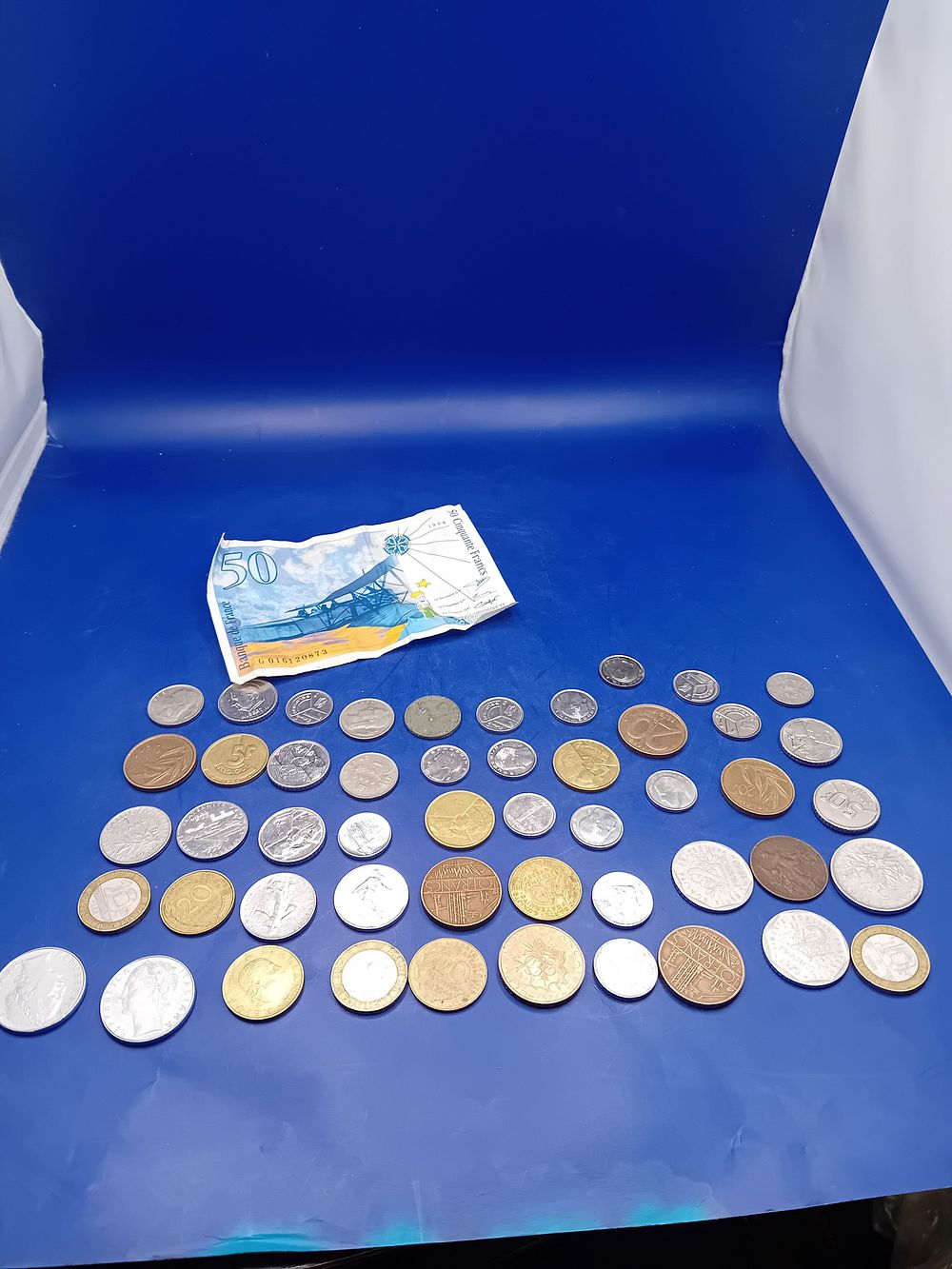 Lot 464: A Collection of Numismatic Items Featuring the France 50 Francs Saint-Exupéry Banknote and World Coins