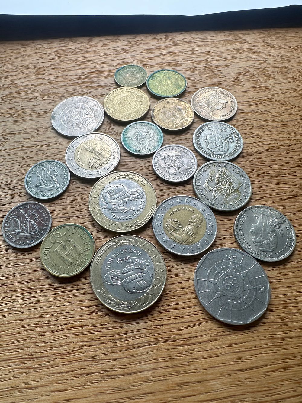 Lot 478: A Collection of Approximately Two Dozen Portuguese Republic Circulated Coins, 20th and Early 21st Century