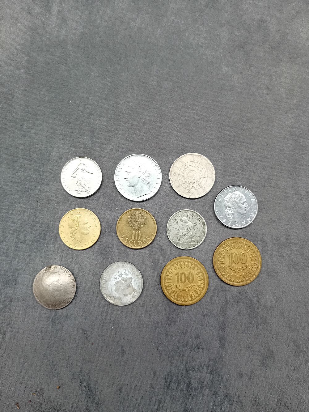 Lot 506: Mixed Lot of international coins late 1900s