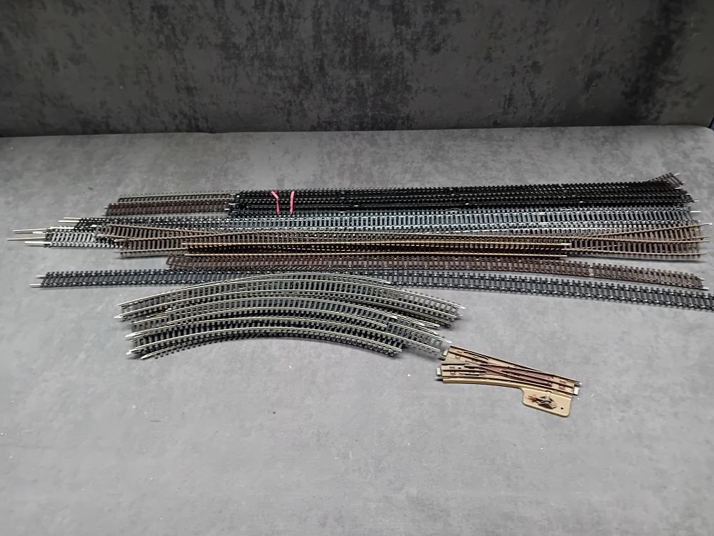 Lot 680: A Collection of Hornby and Peco HO/OO Gauge Model Railway Track with a Marklin Turnout