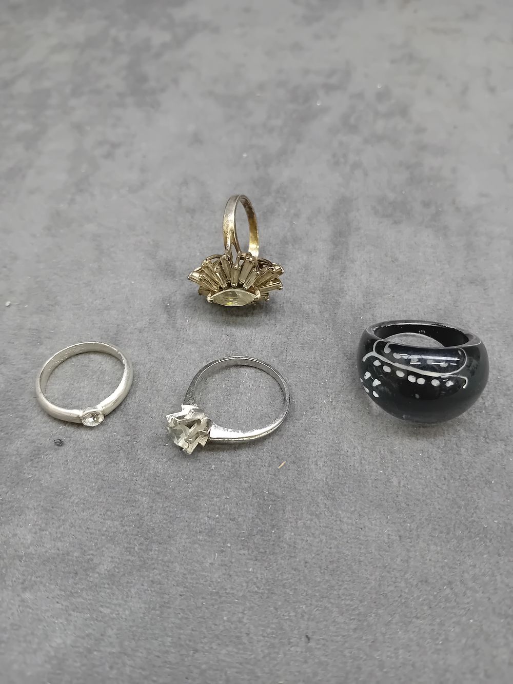 Lot 344: Mixed lot of dress rings as pictured there...