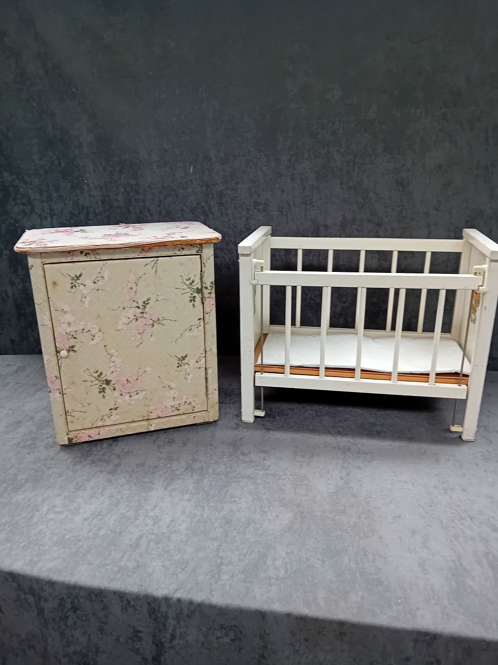 Lot 353: NO RESERVE Children's toy cot and bedside table