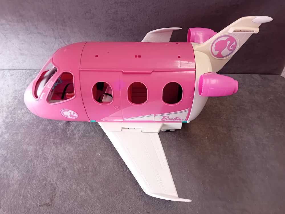 Lot 698: BARBIE DREAMPLANE TRANSFORMING PINK AND WHITE TOY AIRPLANE PLAYSET