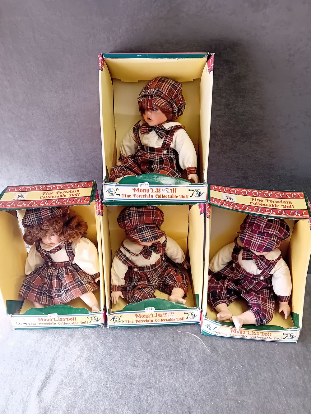 Lot 707: A COLLECTION OF MONA LISA FINE PORCELAIN COLLECTIBLE DOLLS