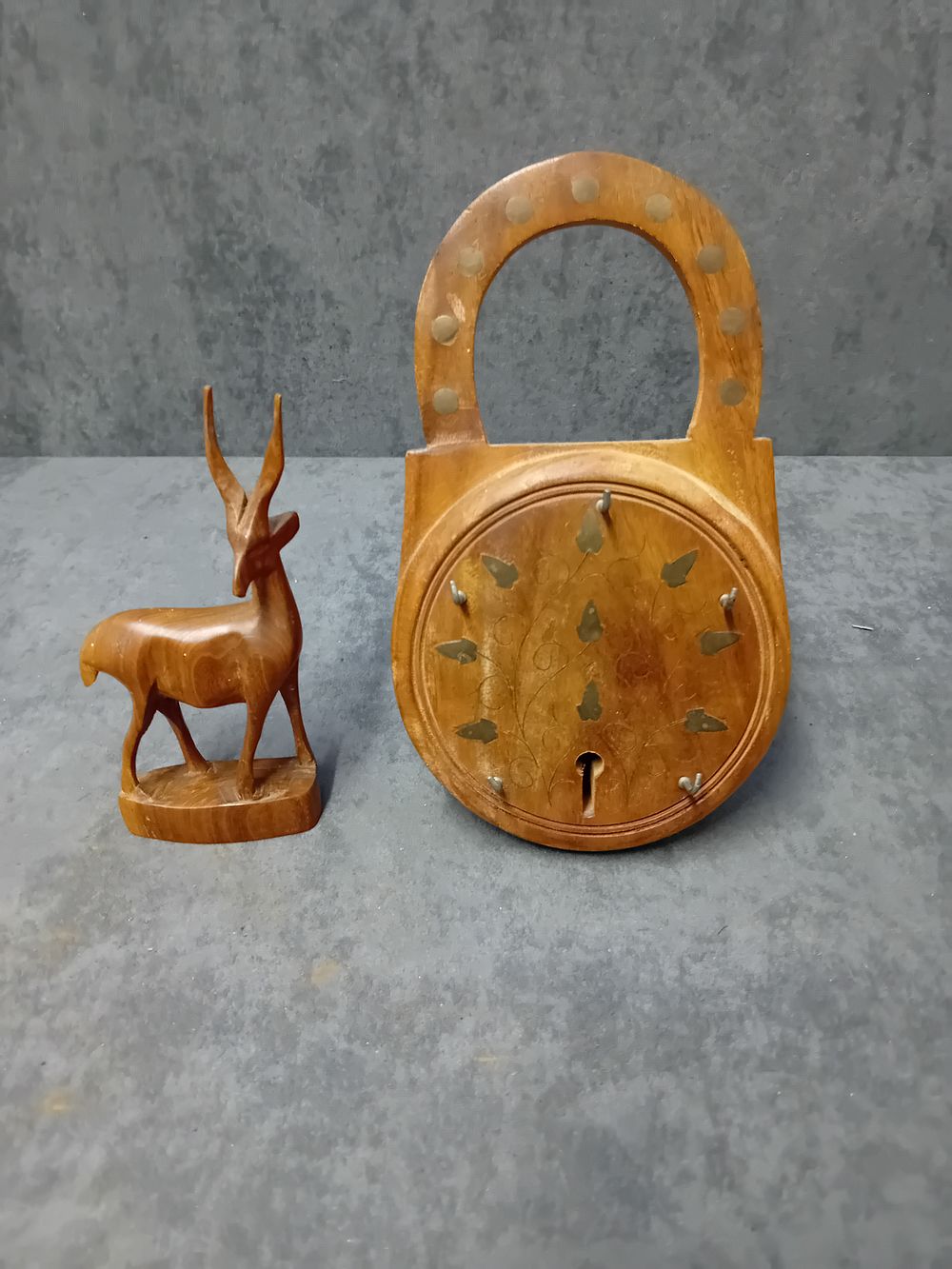 Lot 164: Mixed lot containing 1 Wooden key hanger and...