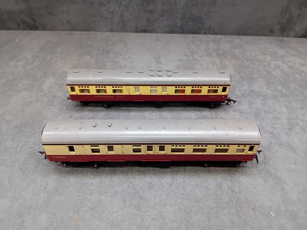 Lot 718: A Pair of Tri-ang British Railway 'Restaurant Car' Passenger Coaches, Maroon and Cream Livery
