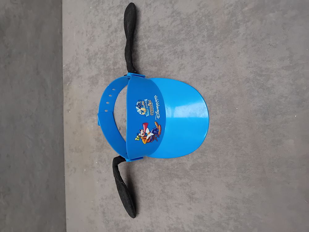 Lot 160: Disneyland Paris Walt Disney Studios Goofy Novelty Plastic Visor