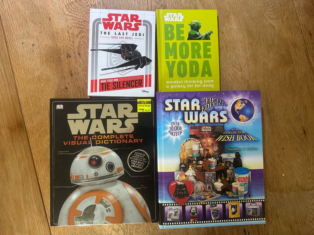 Lot 272: A Collection of Star Wars Reference Books and Model Kit. Various Publishers, v.d. Hardcover.