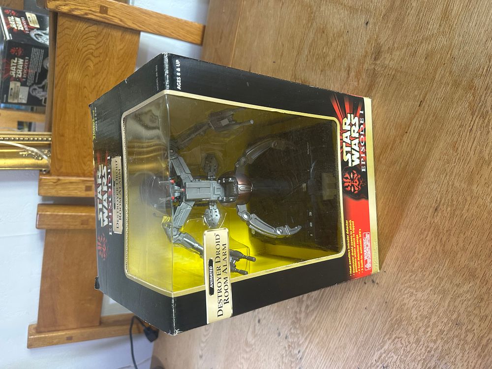 Lot 168: Star Wars Episode I Animated Destroyer Droid Room Alarm by Tiger Electronics