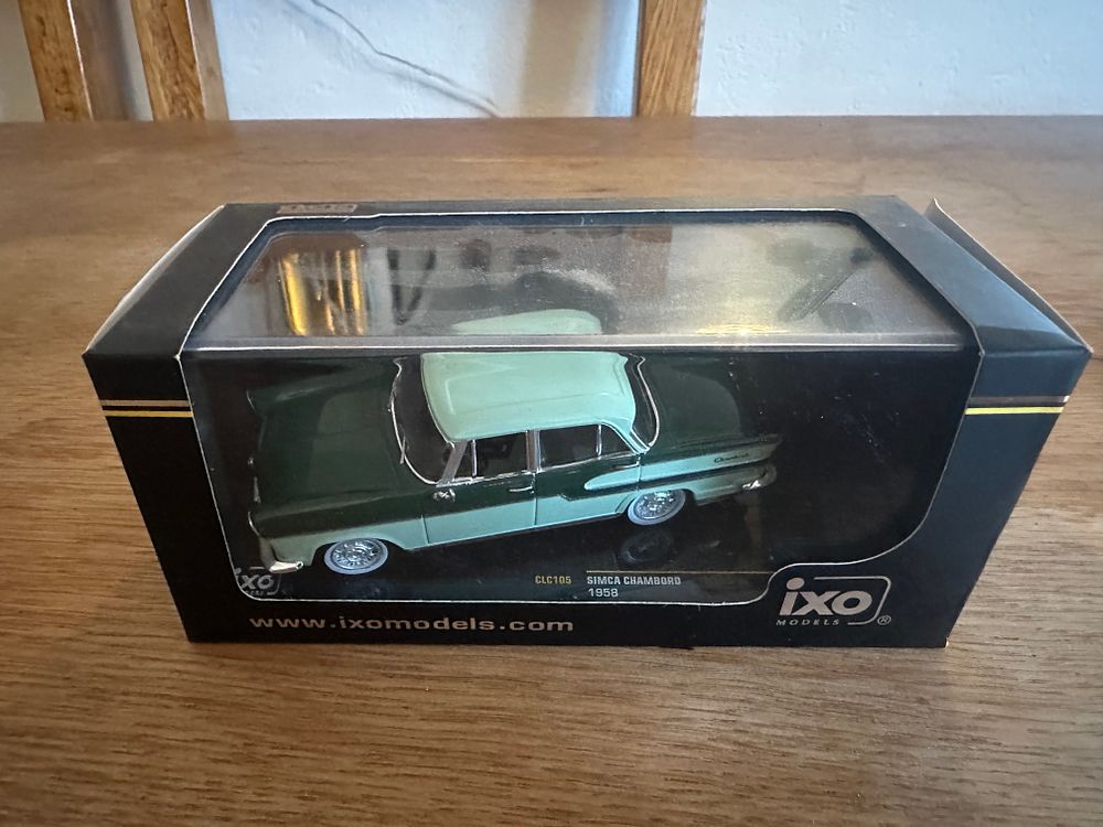 Lot 379: IXO Models 1:43 Scale 1958 Simca Chambord