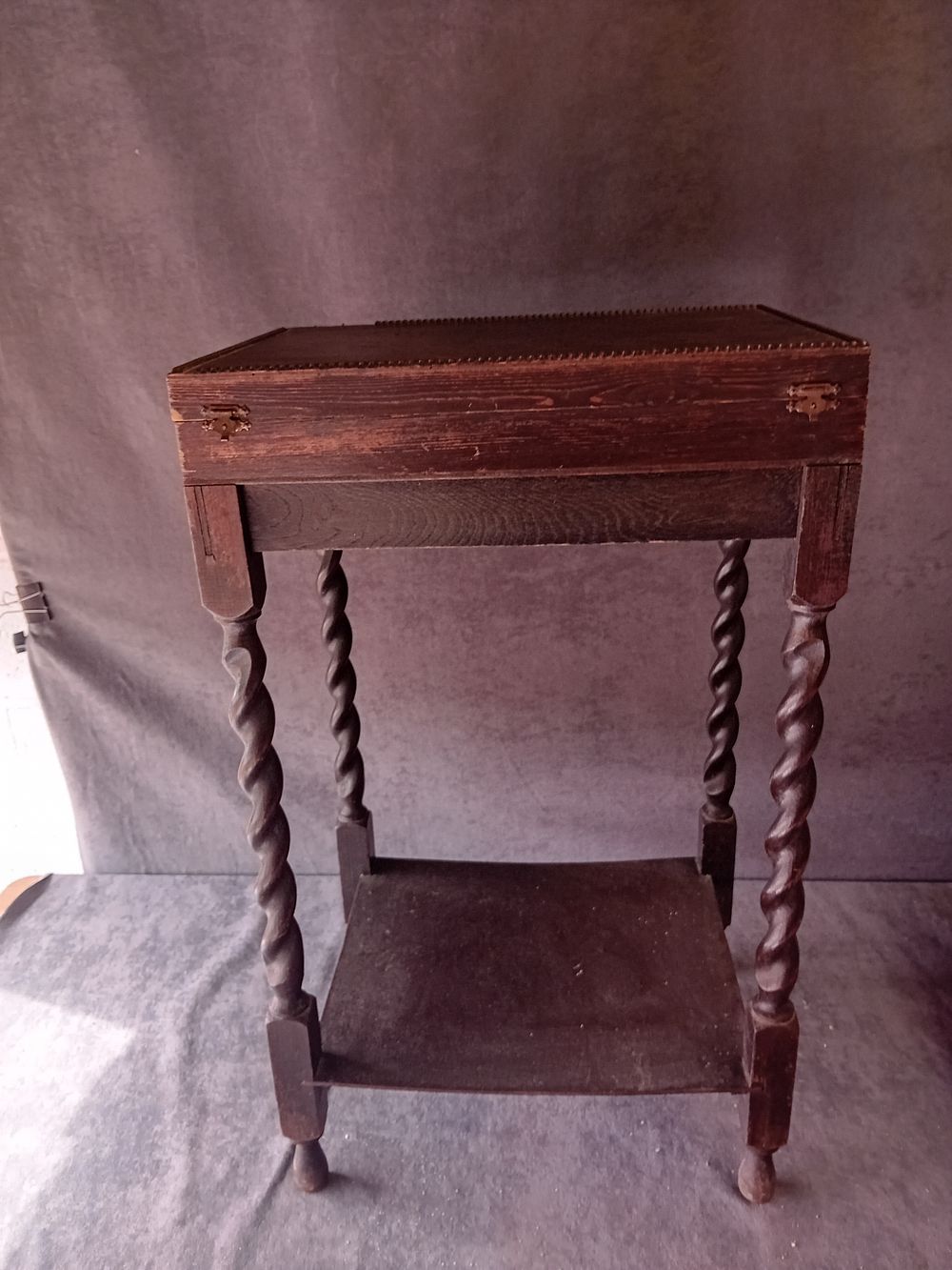 Lot 490: DARK WOOD BARLEY TWIST CANTEEN TABLE WITH SHEFFIELD CUTLERY